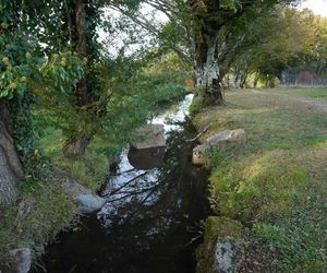 Ruisseau traversant le parc du hameau.
