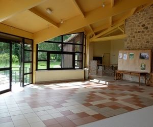 Intérieur du bâtiment d'accueil du hameau.